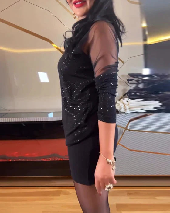 Paola | Krótka Sukienka z Dekoltem w Serek z Siateczki i Gładkich Cekinów