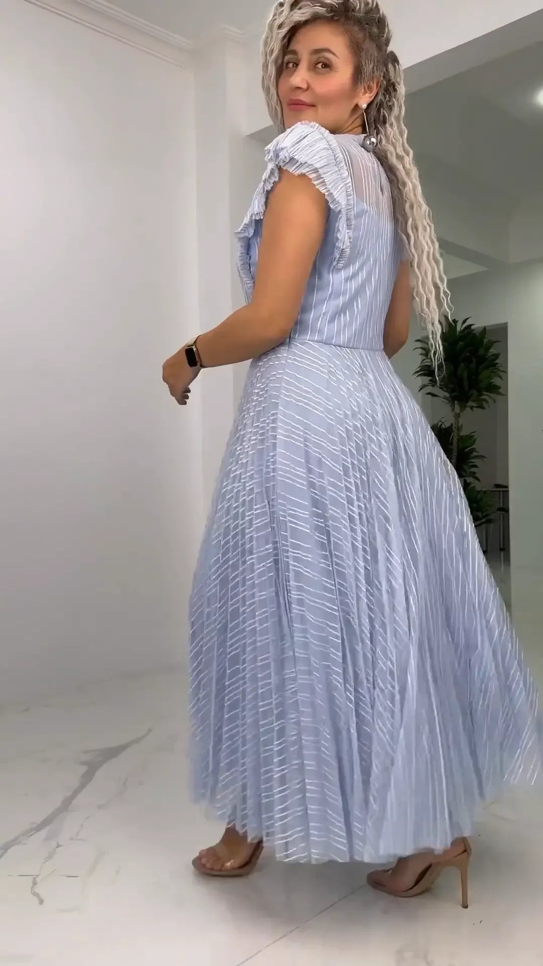 Lena | Sukienka z Szyfonu o Dopasowanym Kroju