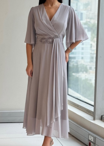 Clyra | Szykowna długa sukienka z lekkiego szyfonu z wycięciem w kształcie litery V